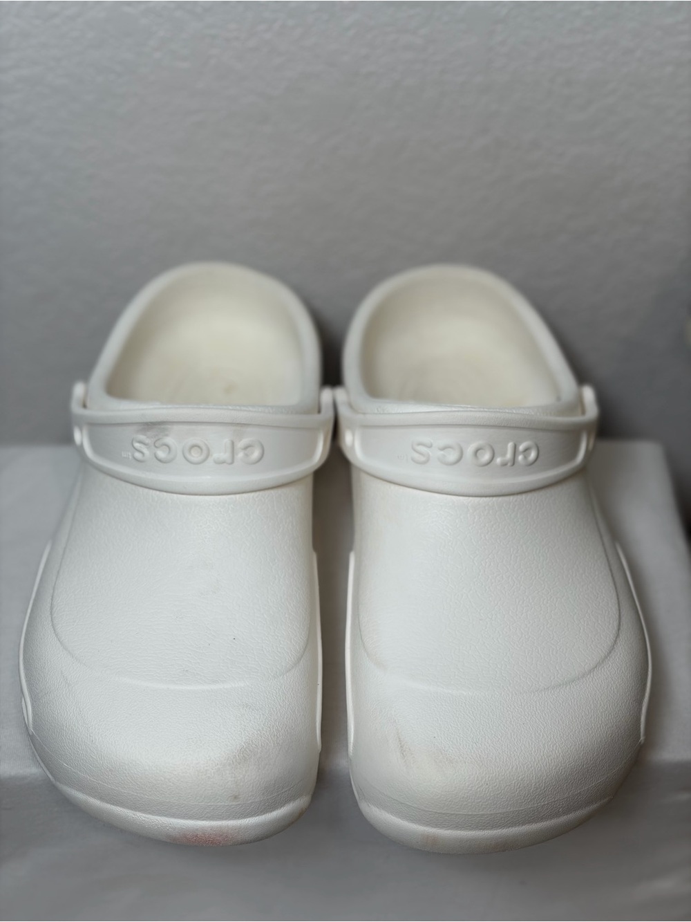 Crocs Bistro white clogs vented men 8 women 10 non slip shoes